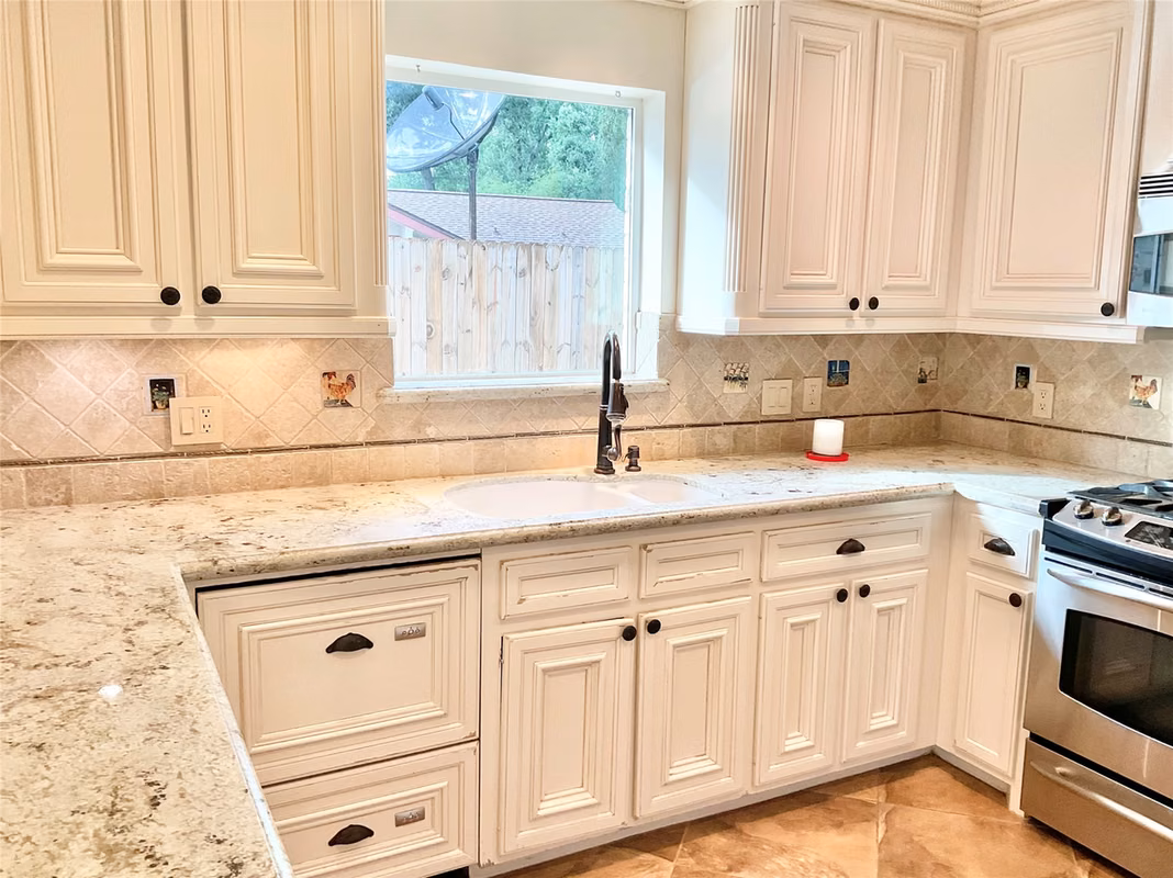 Photo 7 of 1022 Oak Leaf Street, La Porte, TX
