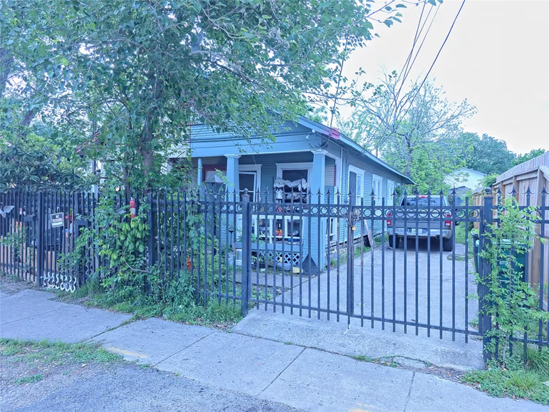 Photo 2 of 1006 Panama Street, Houston, TX