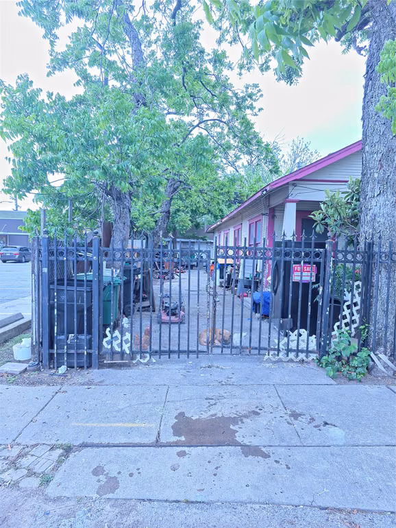 Photo 3 of 1006 Panama Street, Houston, TX