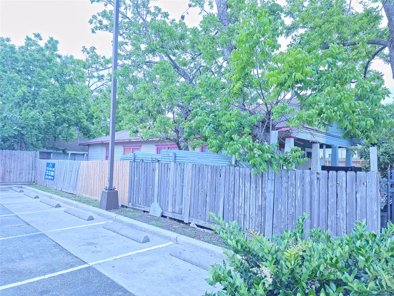 Photo 6 of 1006 Panama Street, Houston, TX