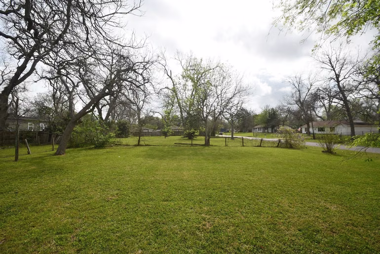 Photo 4 of 607 Riveredge Drive, Richmond, TX