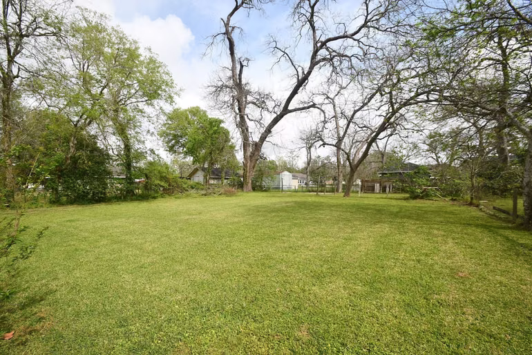 Photo 5 of 607 Riveredge Drive, Richmond, TX