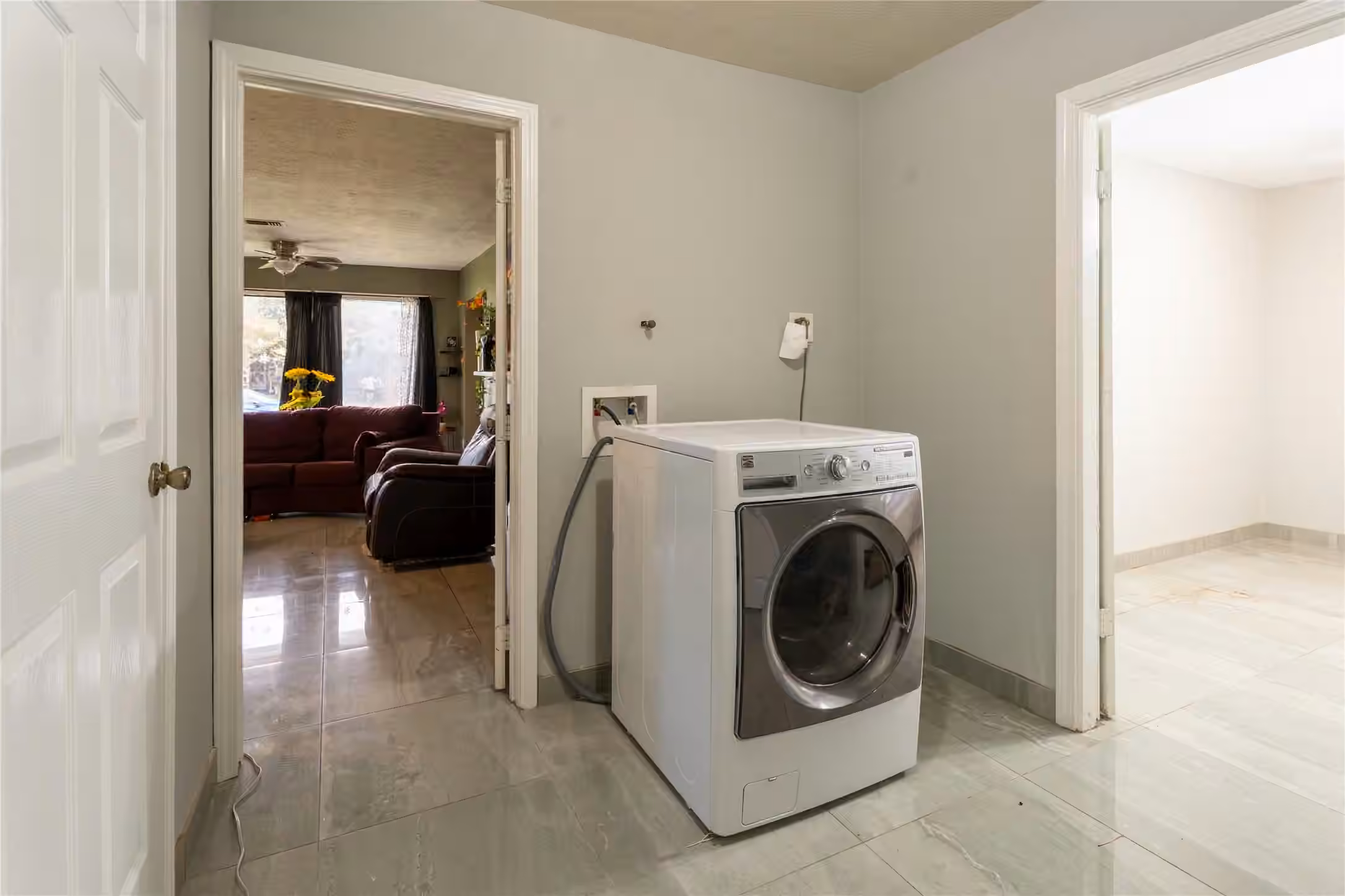 Photo 5 of 8438 Sonneville Drive, Houston, TX
