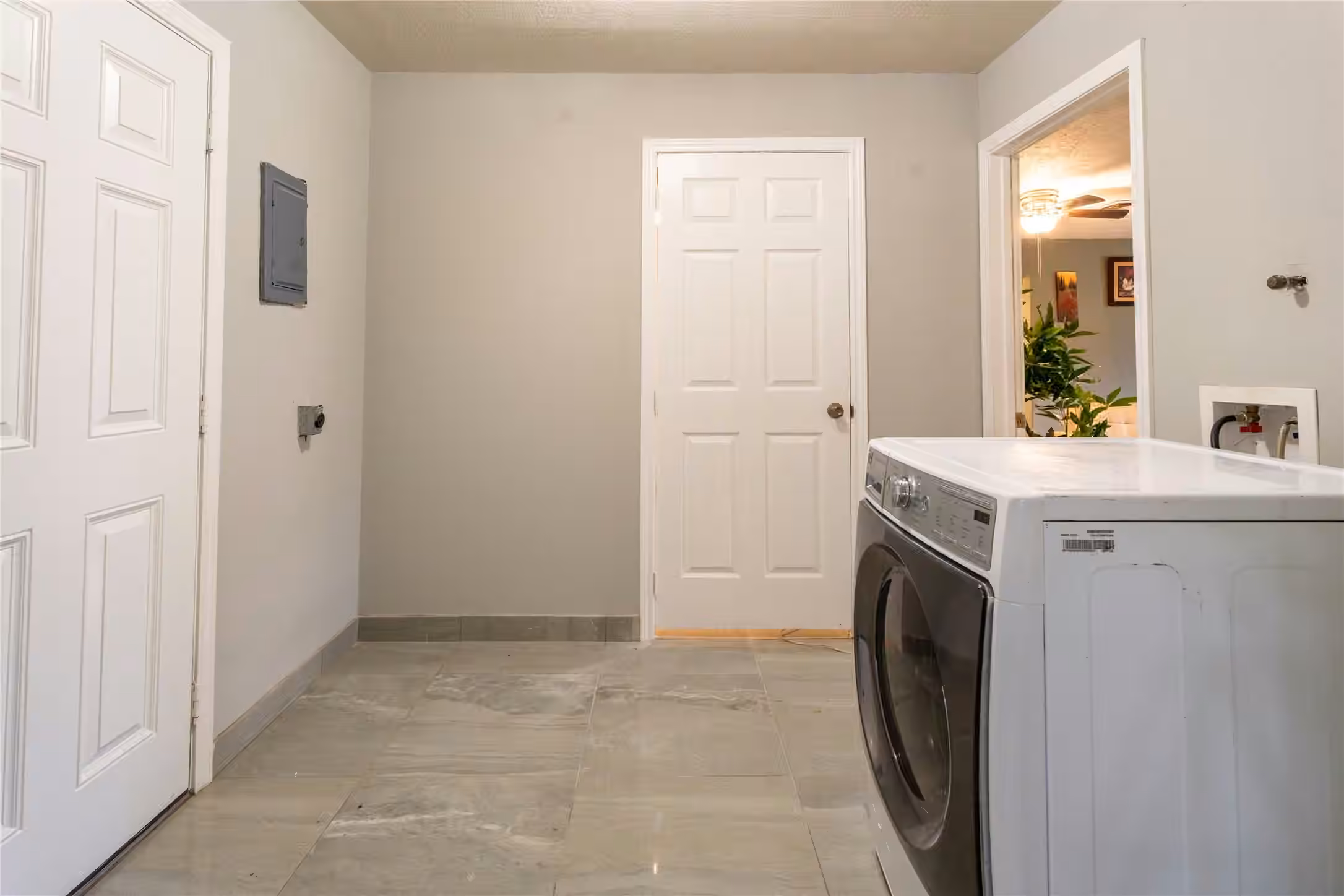 Photo 6 of 8438 Sonneville Drive, Houston, TX