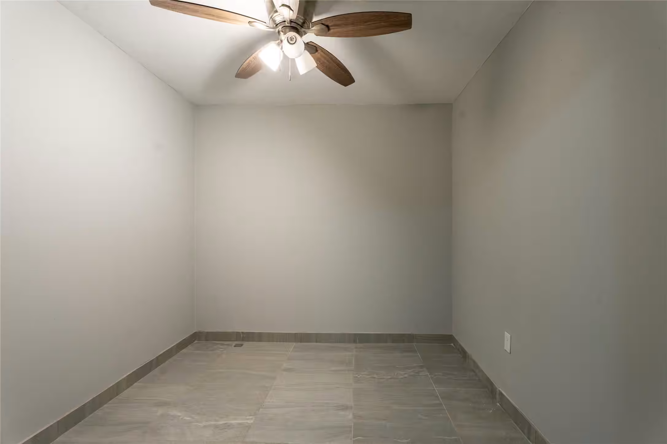 Photo 7 of 8438 Sonneville Drive, Houston, TX