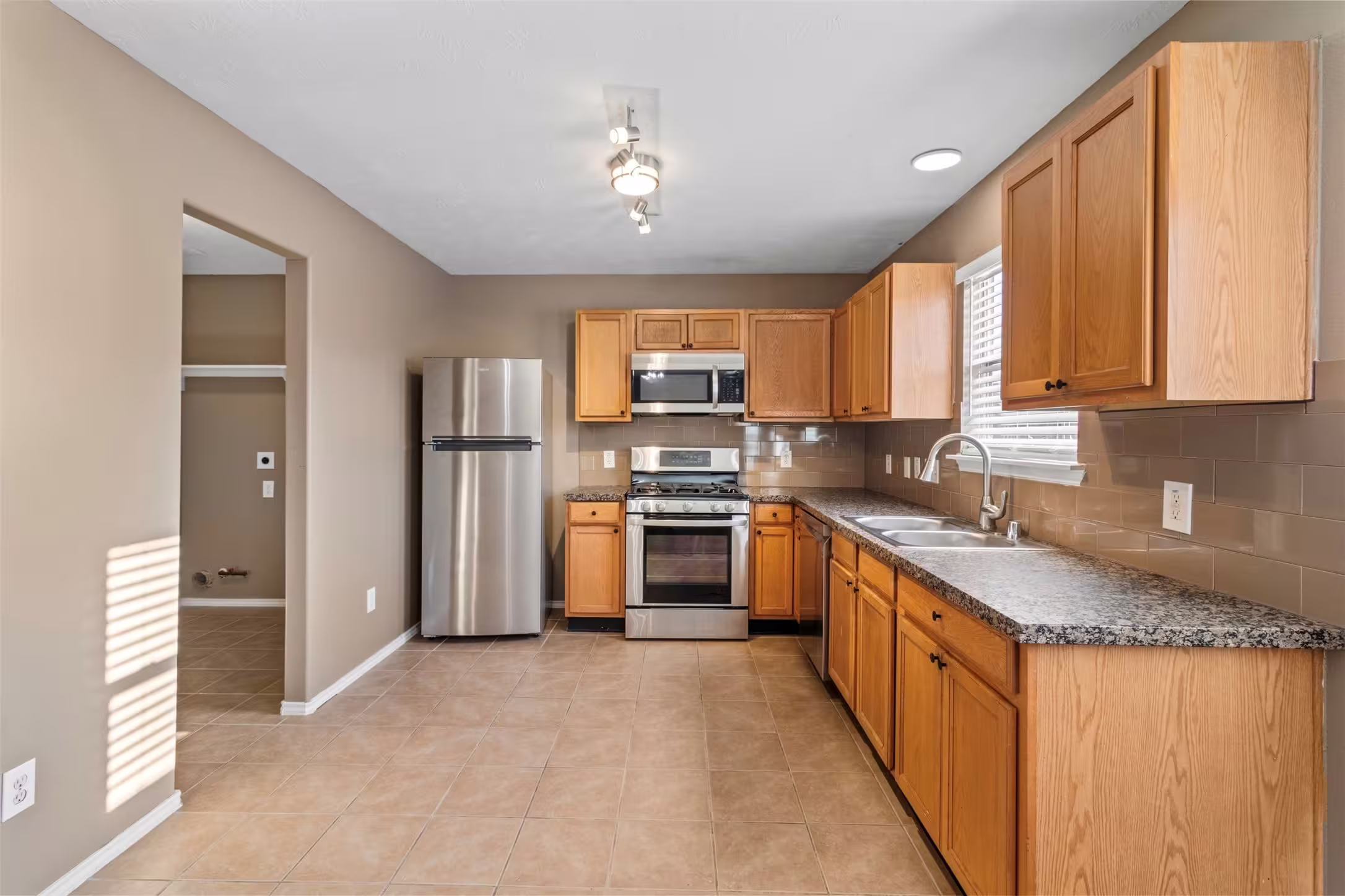 Photo 7 of 21207 Grand Linden Court, Humble, TX