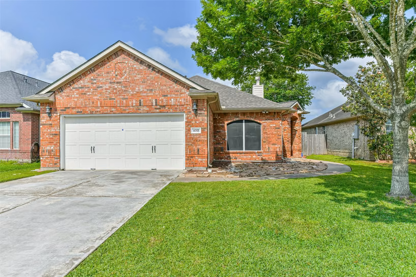 Photo 6 of 4055 Bentwood Drive, Dickinson, TX