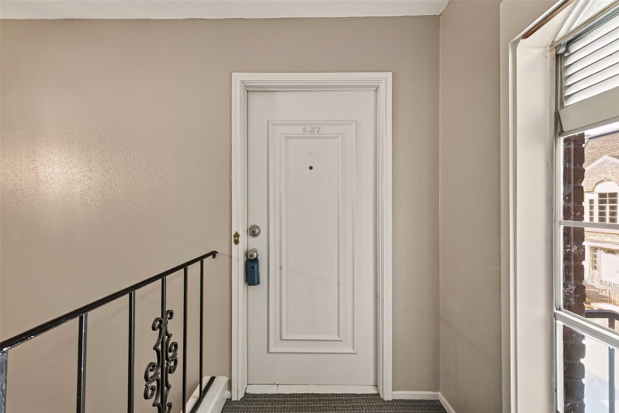 Photo 3 of 527 N Post Oak Lane 527, Houston, TX