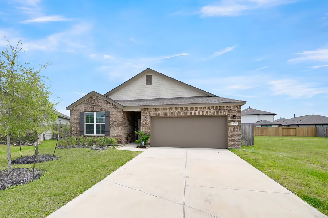 Photo 2 of 14309 Ash Tree Drive, Conroe, TX