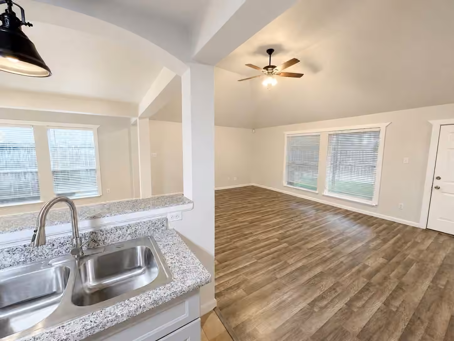 Photo 4 of 7612 Goudin Drive, Missouri City, TX