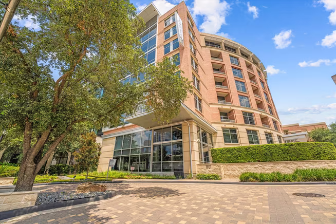 Photo 2 of 1901 Post Oak Boulevard 104, Houston, TX