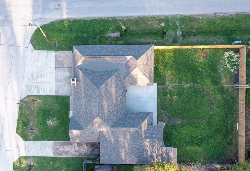 Photo 3 of 4914 29th Street, Dickinson, TX