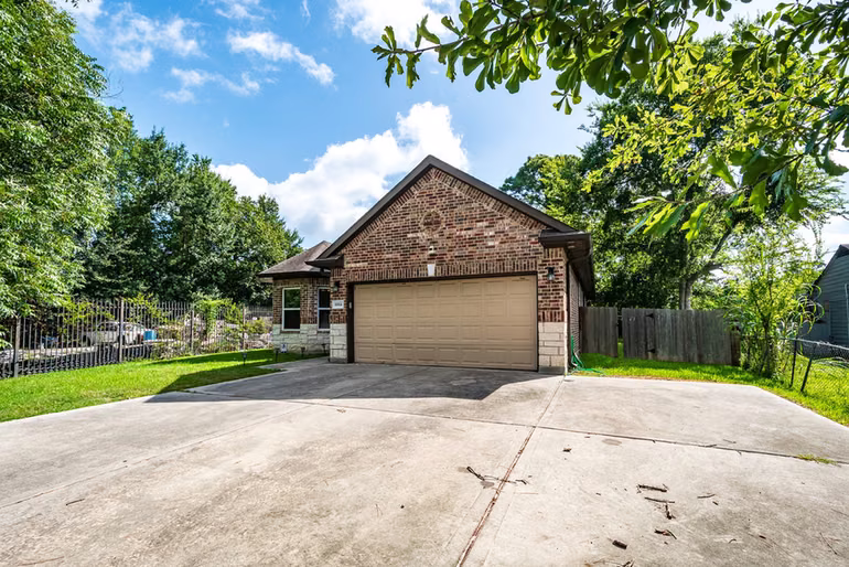 Photo 2 of 6814 Carver Rd Road, Houston, TX