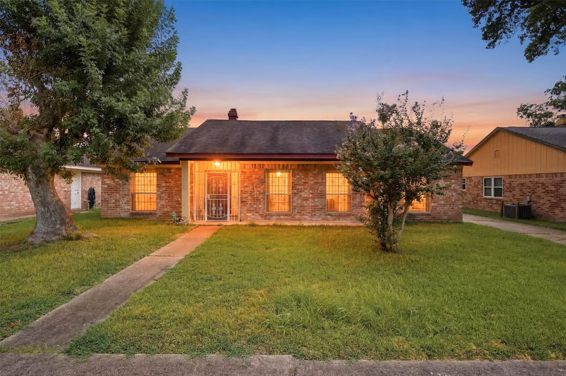 Photo of 12126 Pine Knoll Drive, Houston, TX 77099
