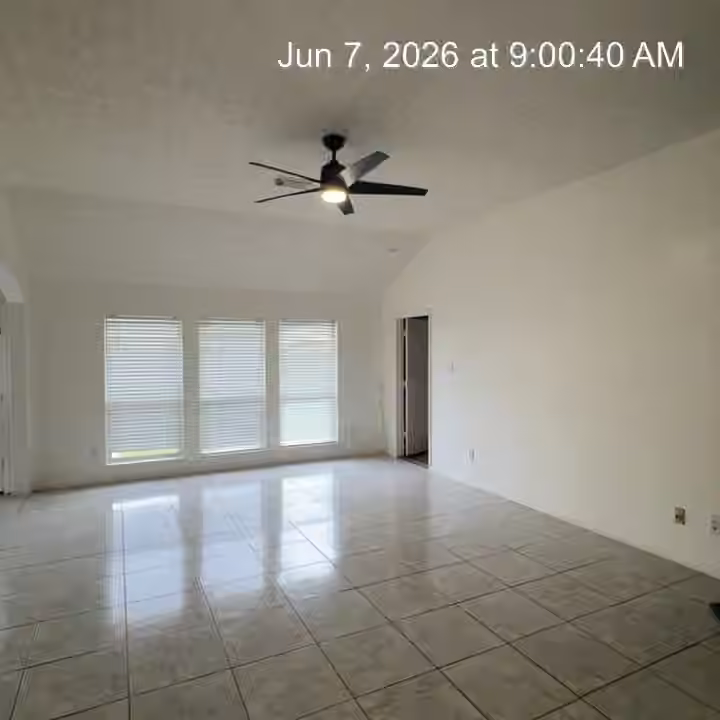 Photo 3 of 10310 Mills Run Drive, Houston, TX