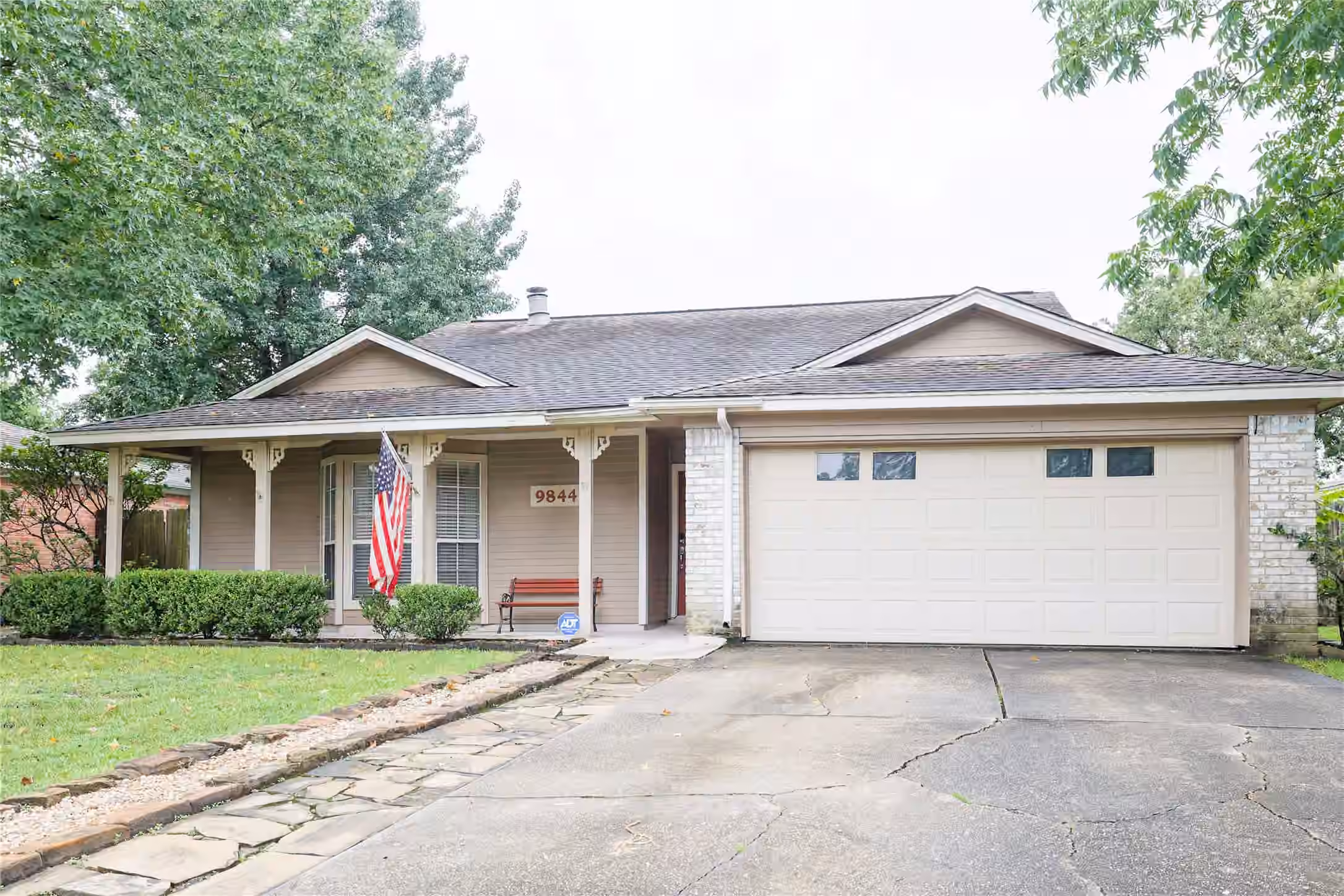 Photo of 9844 Oriole, Conroe, TX 77385