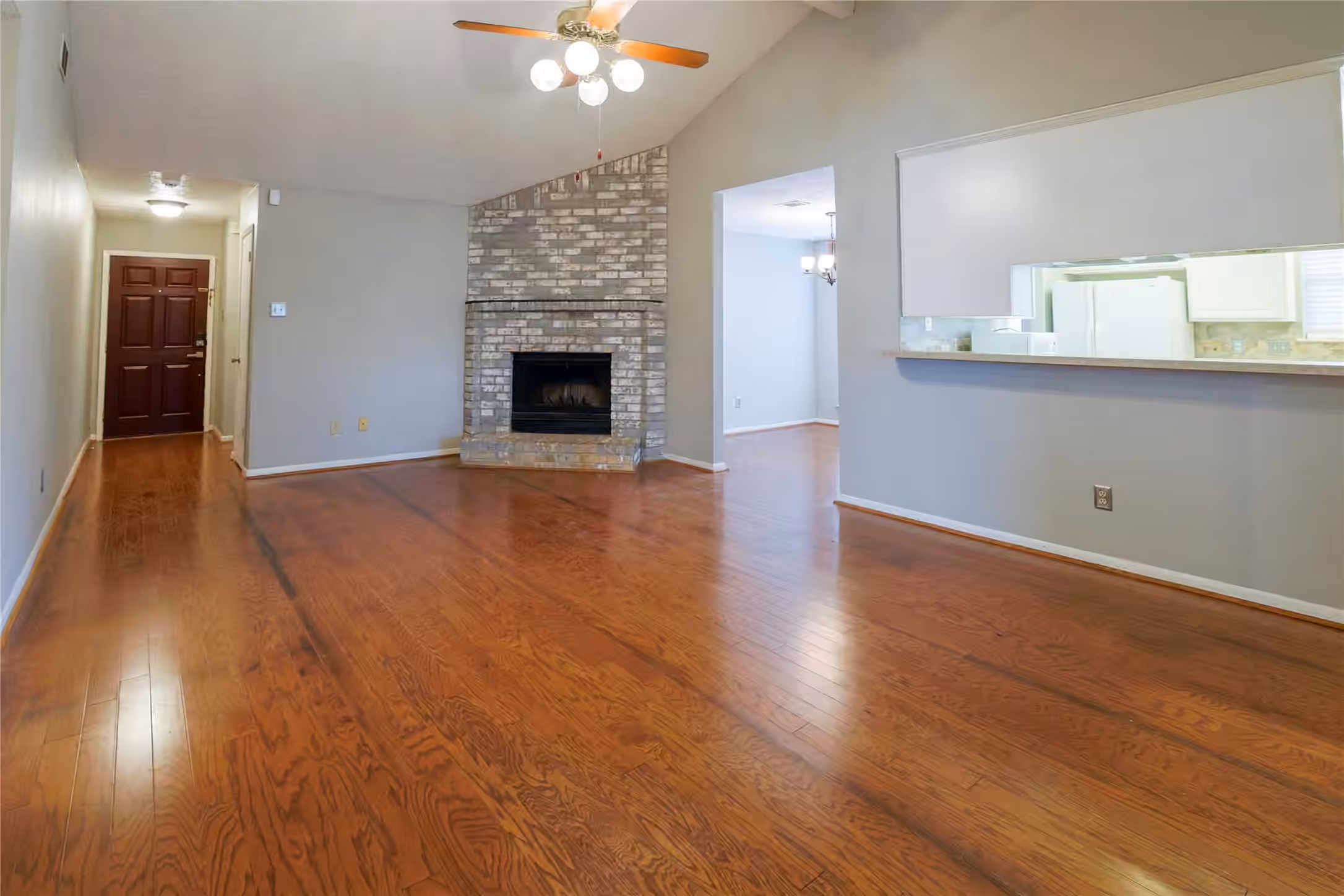 Photo 2 of 9844 Oriole, Conroe, TX