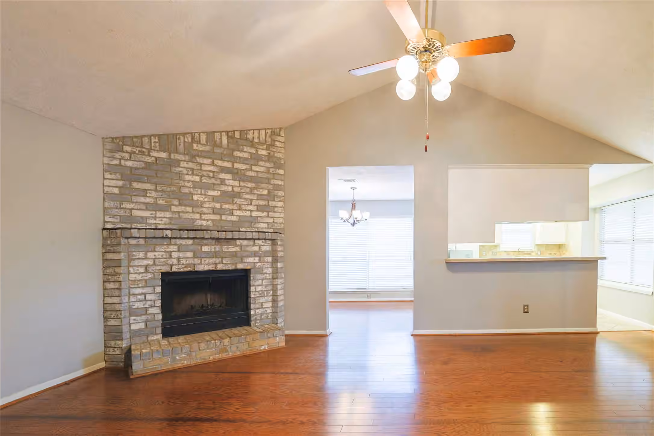 Photo 3 of 9844 Oriole, Conroe, TX