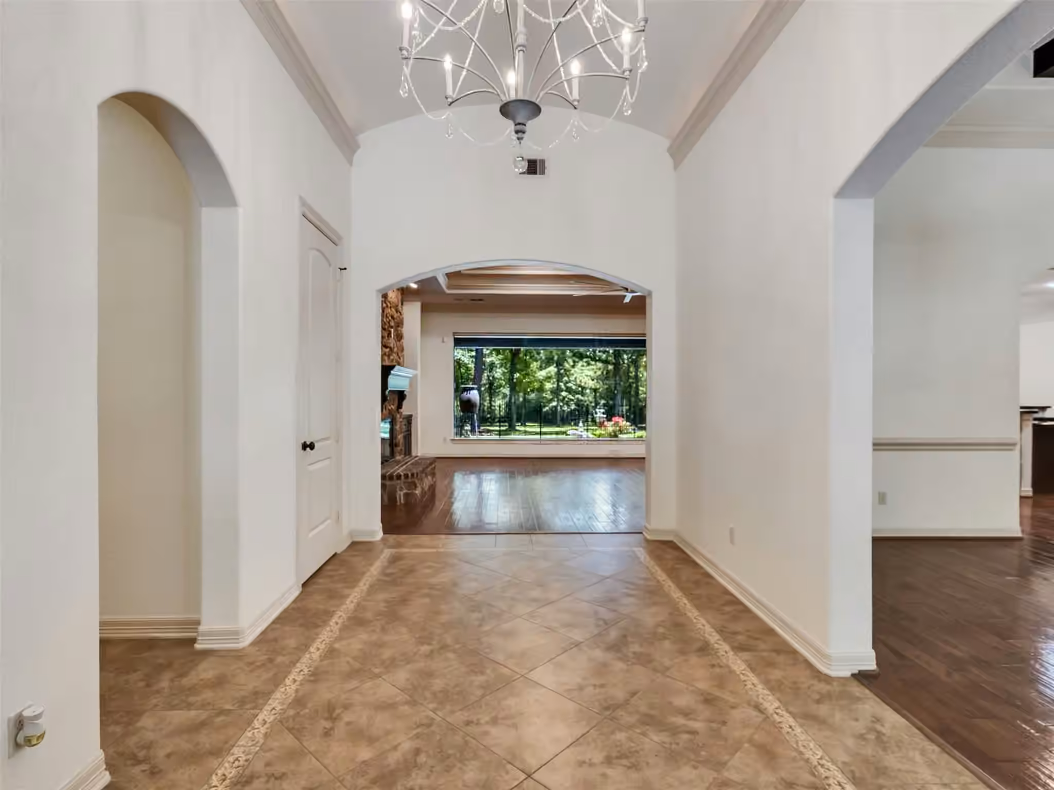 Photo 3 of 10137 Crown Ranch Boulevard, Montgomery, TX