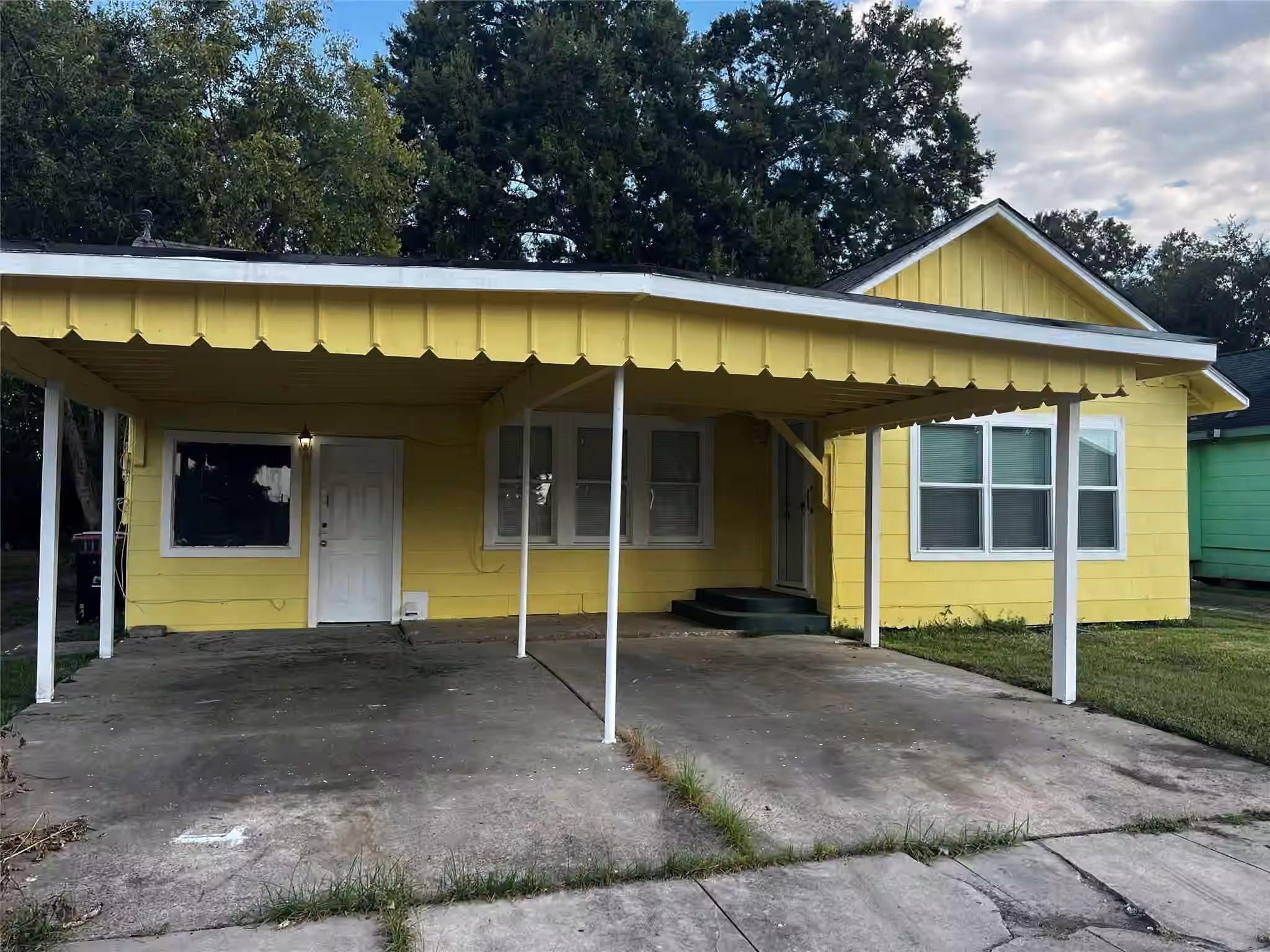 Photo 3 of 1018 N 2nd Street, Baytown, TX