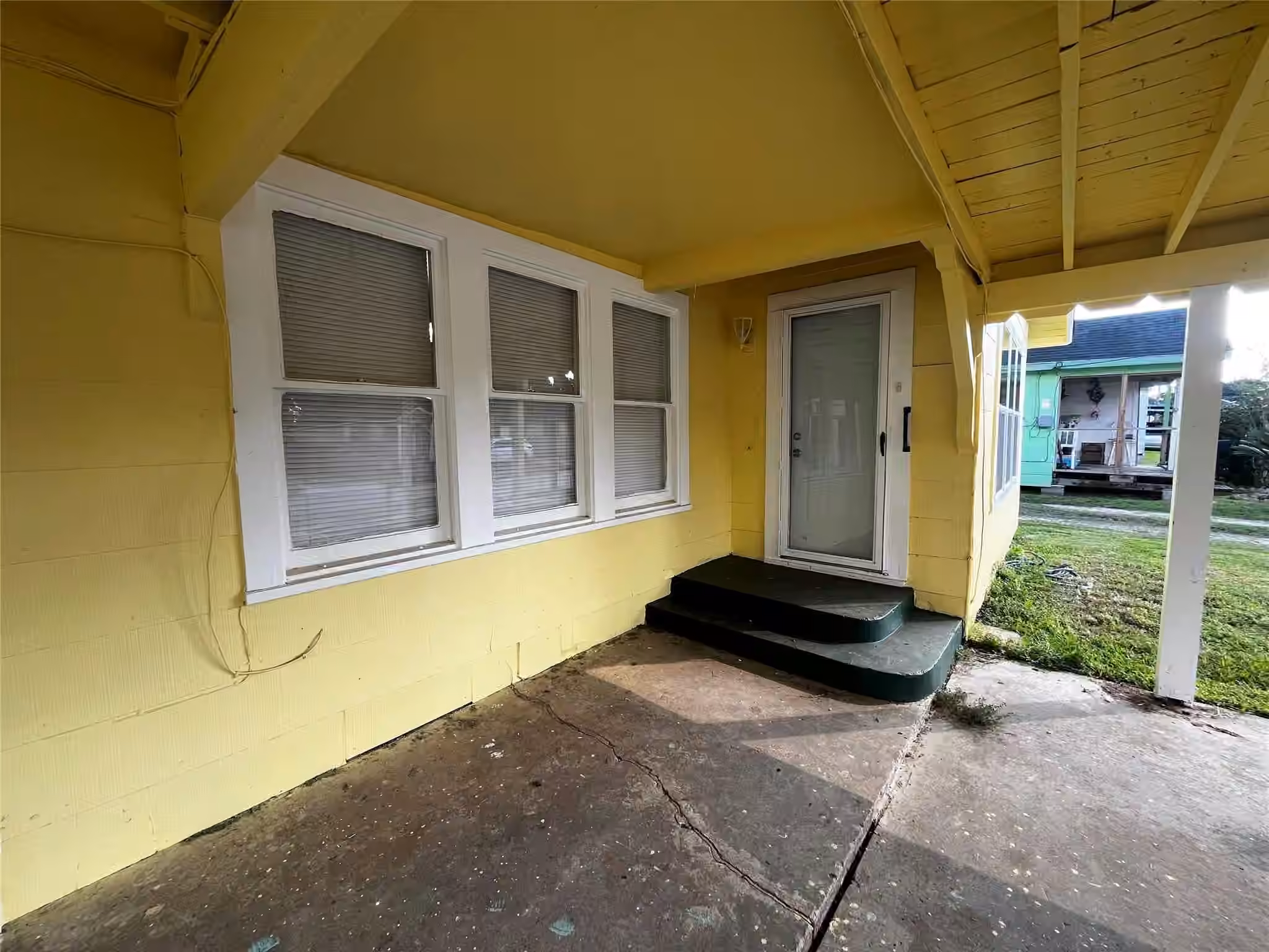 Photo 4 of 1018 N 2nd Street, Baytown, TX