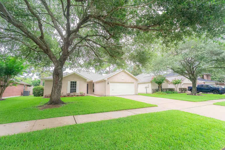 Photo 2 of 5109 Cherrywood Court, League City, TX