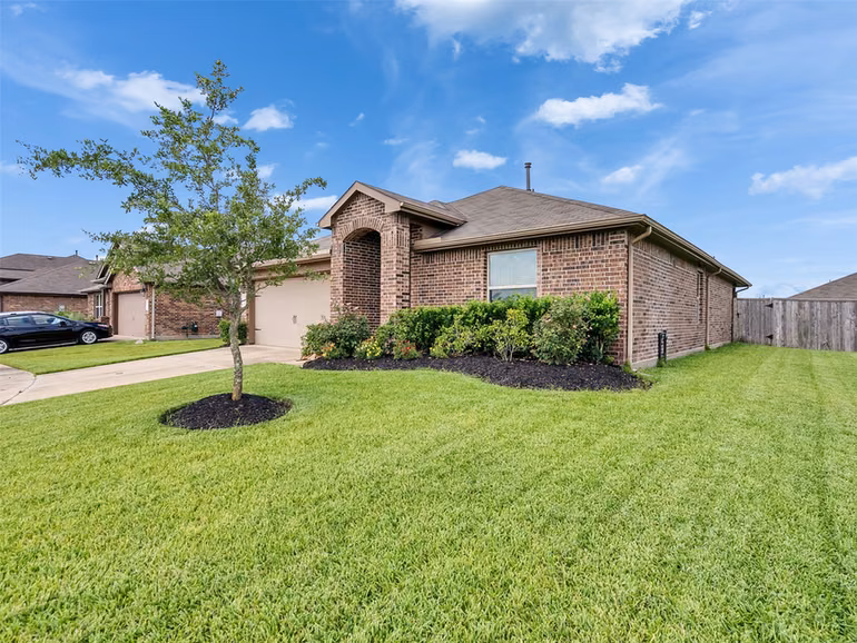 Photo 3 of 3002 Lightles Manor Court, Katy, TX