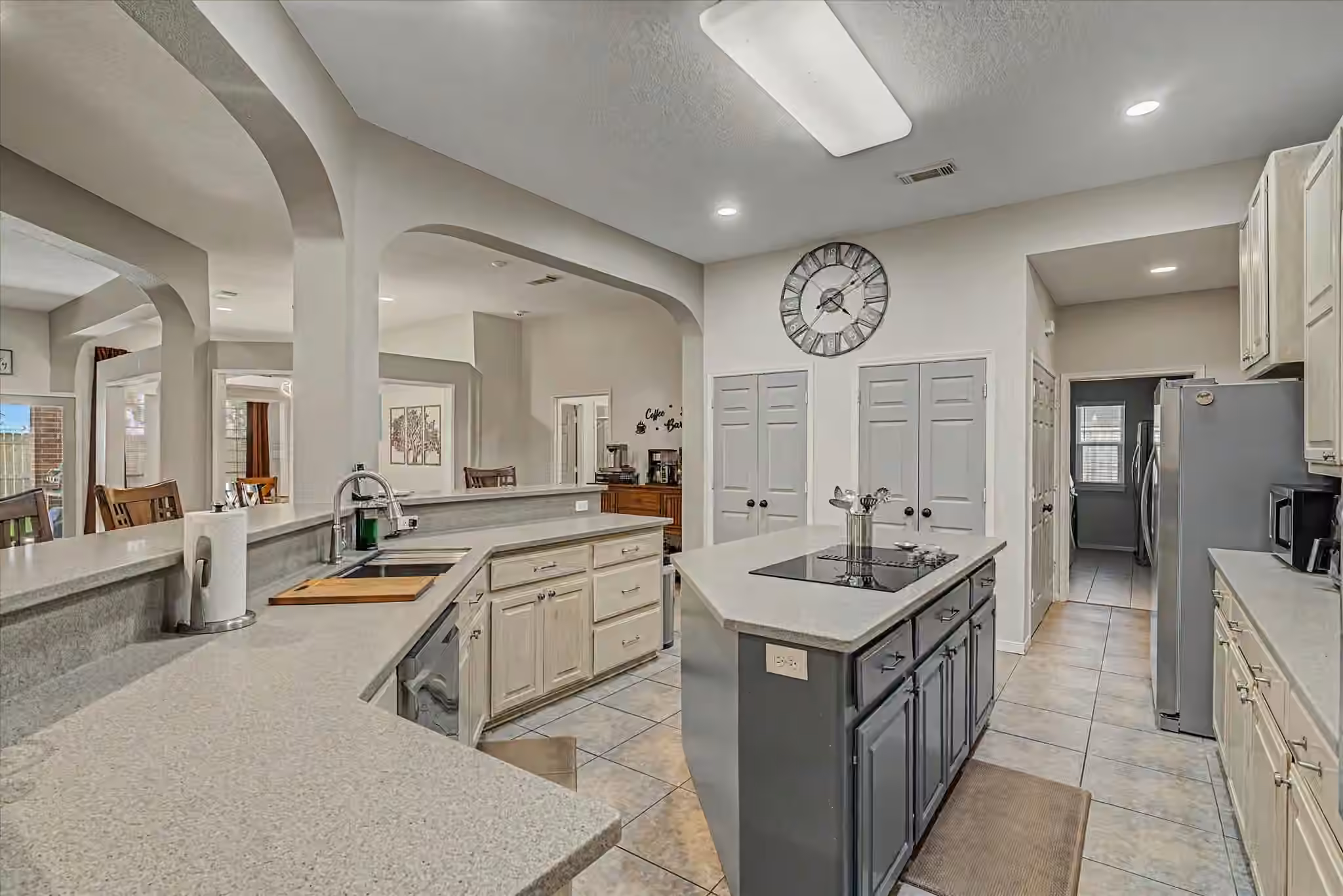 Photo 5 of 20 Chuckwagon Court, Angleton, TX
