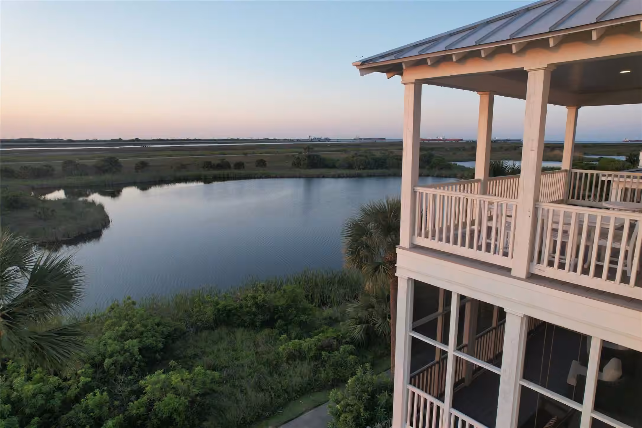 Photo 4 of 1510 Beachtown Drive, Galveston, TX