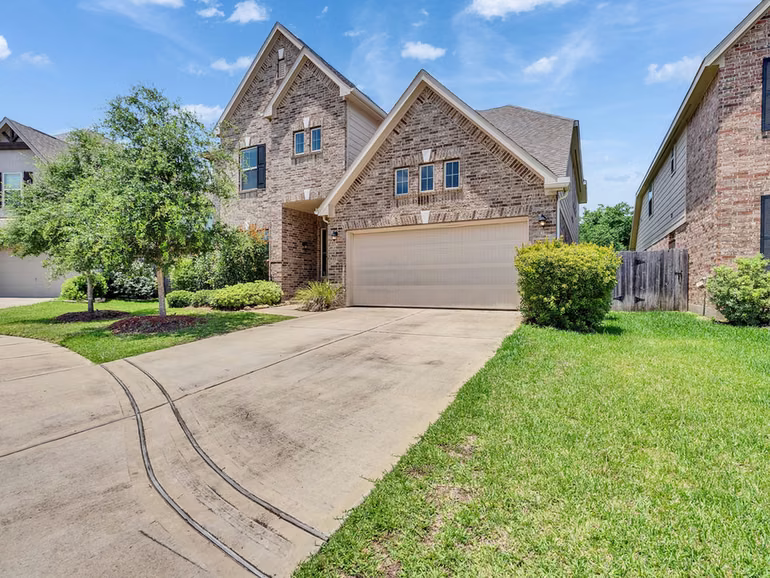 Photo 2 of 26922 Skylark Bluff Trail, Katy, TX