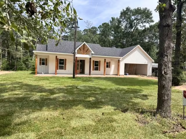 Photo of 17039 E Hollyhill Dr, Plantersville, TX
