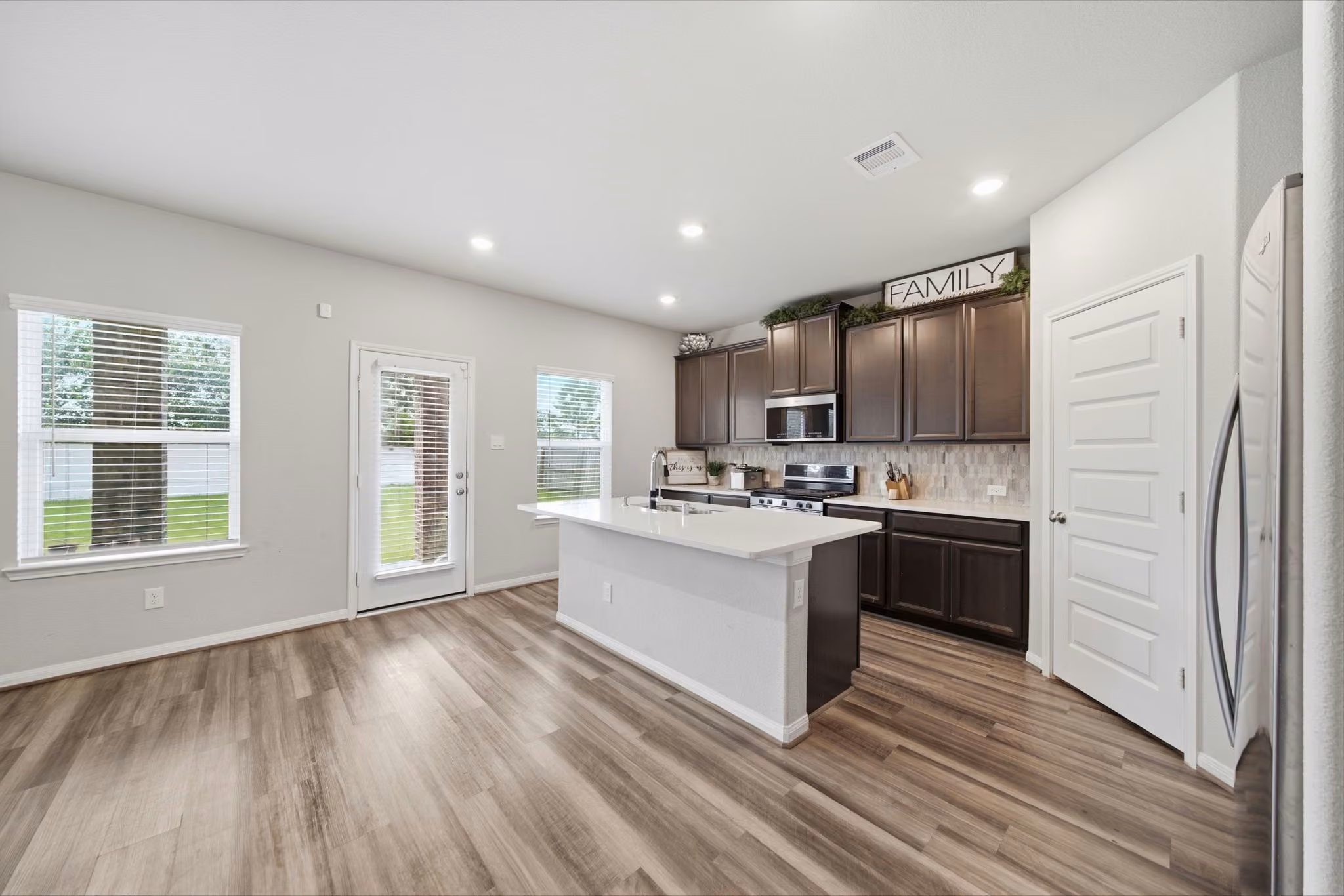 Photo 7 of 1812 Kingsford Prairie Court, Pearland, TX