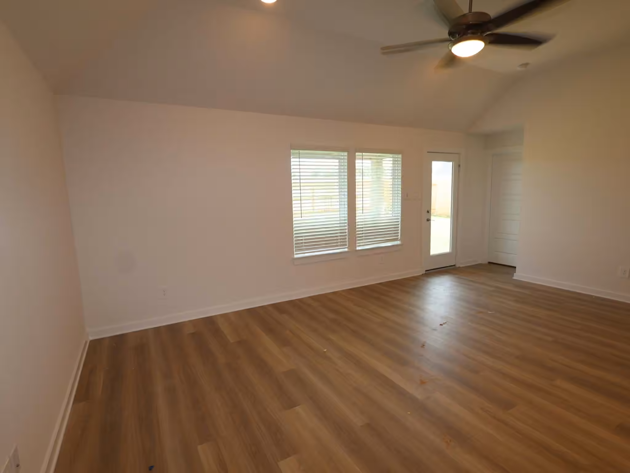 Photo 4 of 544 Bluebell Maiden Court, Magnolia, TX