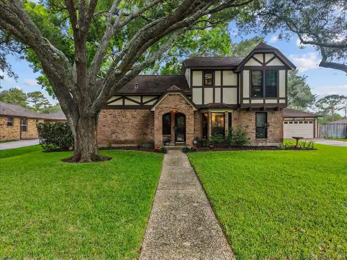 Photo of 1810 Hunt Drive, Friendswood, TX 77546