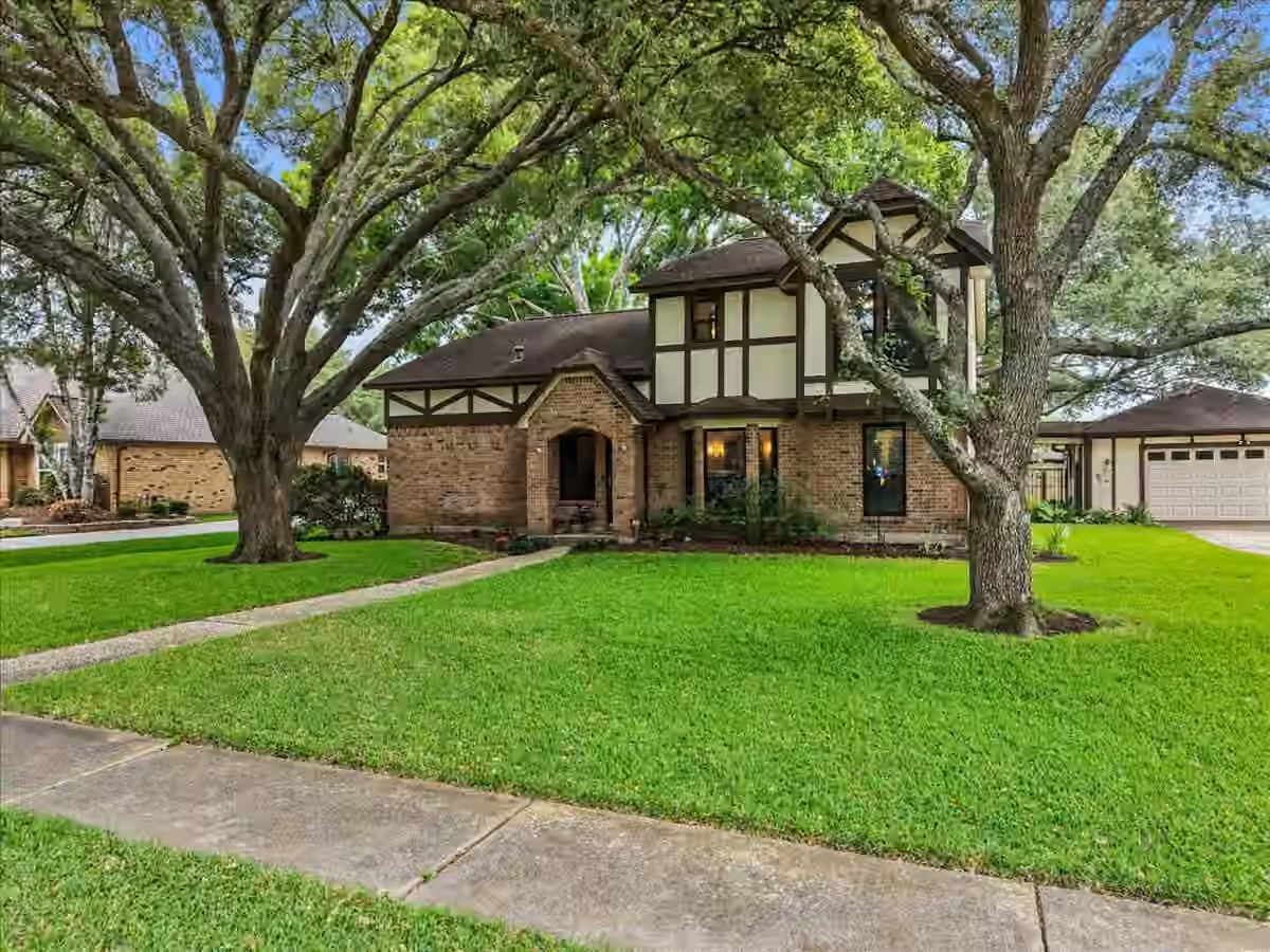 Photo 2 of 1810 Hunt Drive, Friendswood, TX