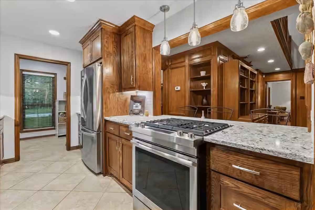 Photo 4 of 1810 Hunt Drive, Friendswood, TX