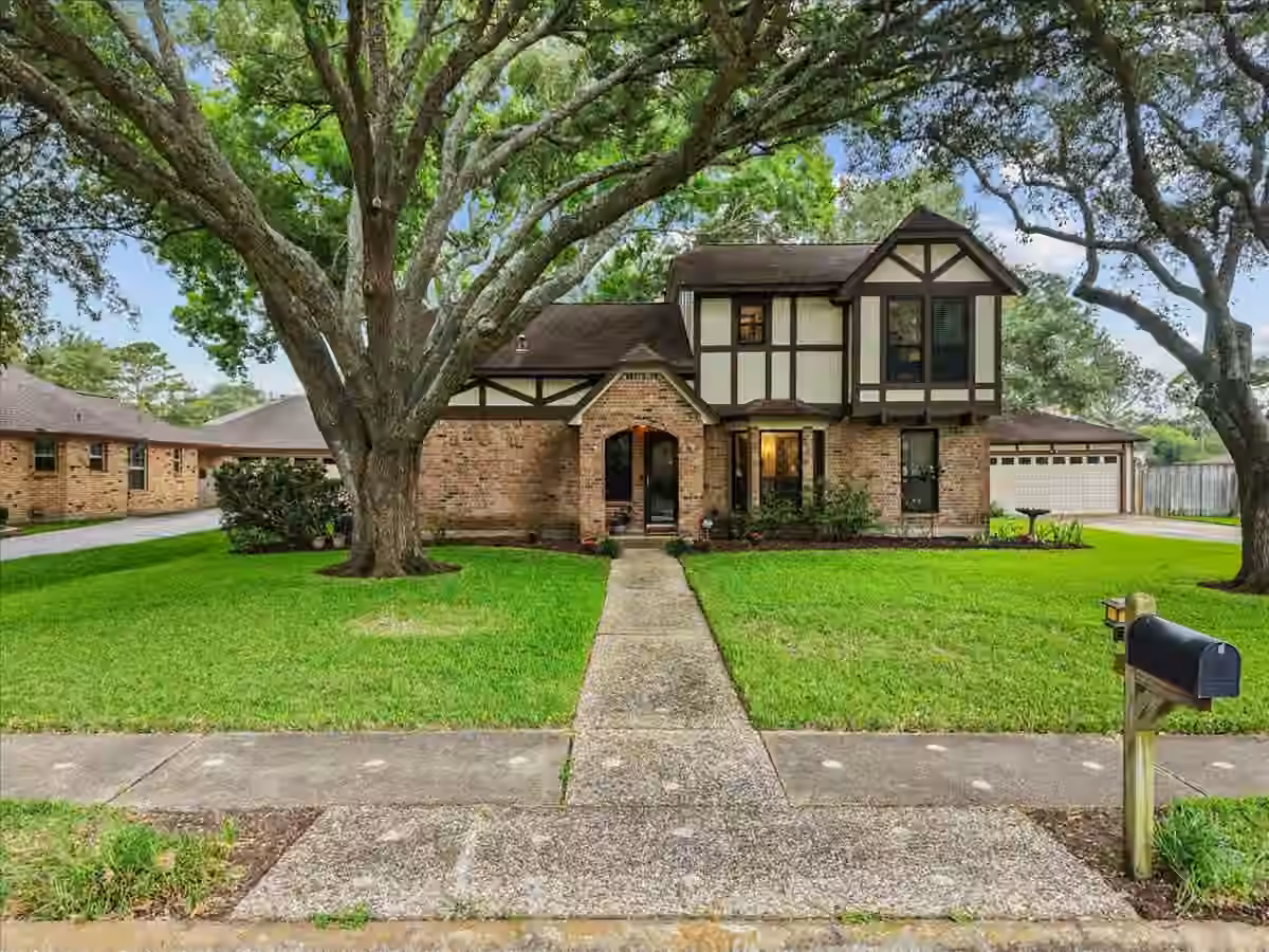 Photo 7 of 1810 Hunt Drive, Friendswood, TX