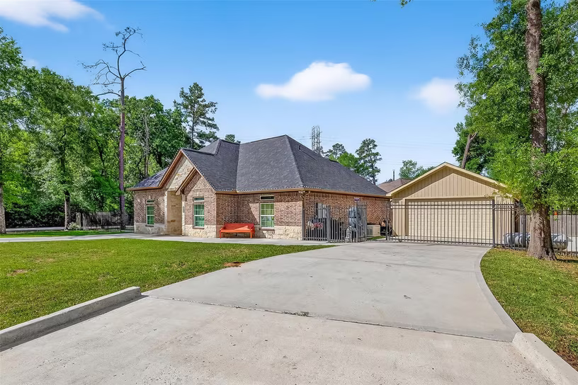 Photo 3 of 23519 Creek Wood Drive, Spring, TX