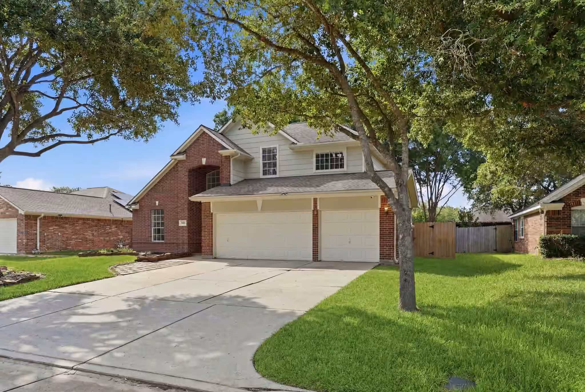 Photo 3 of 2607 Holly Walk Lane, Spring, TX