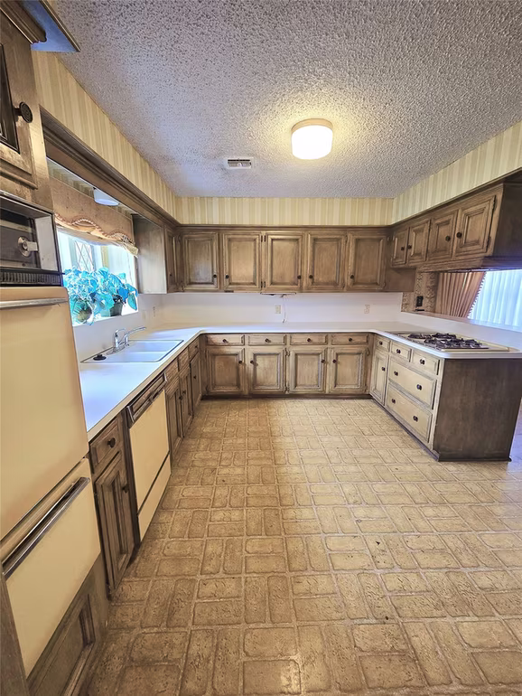 Photo 5 of 1922 Anvil Drive, Houston, TX