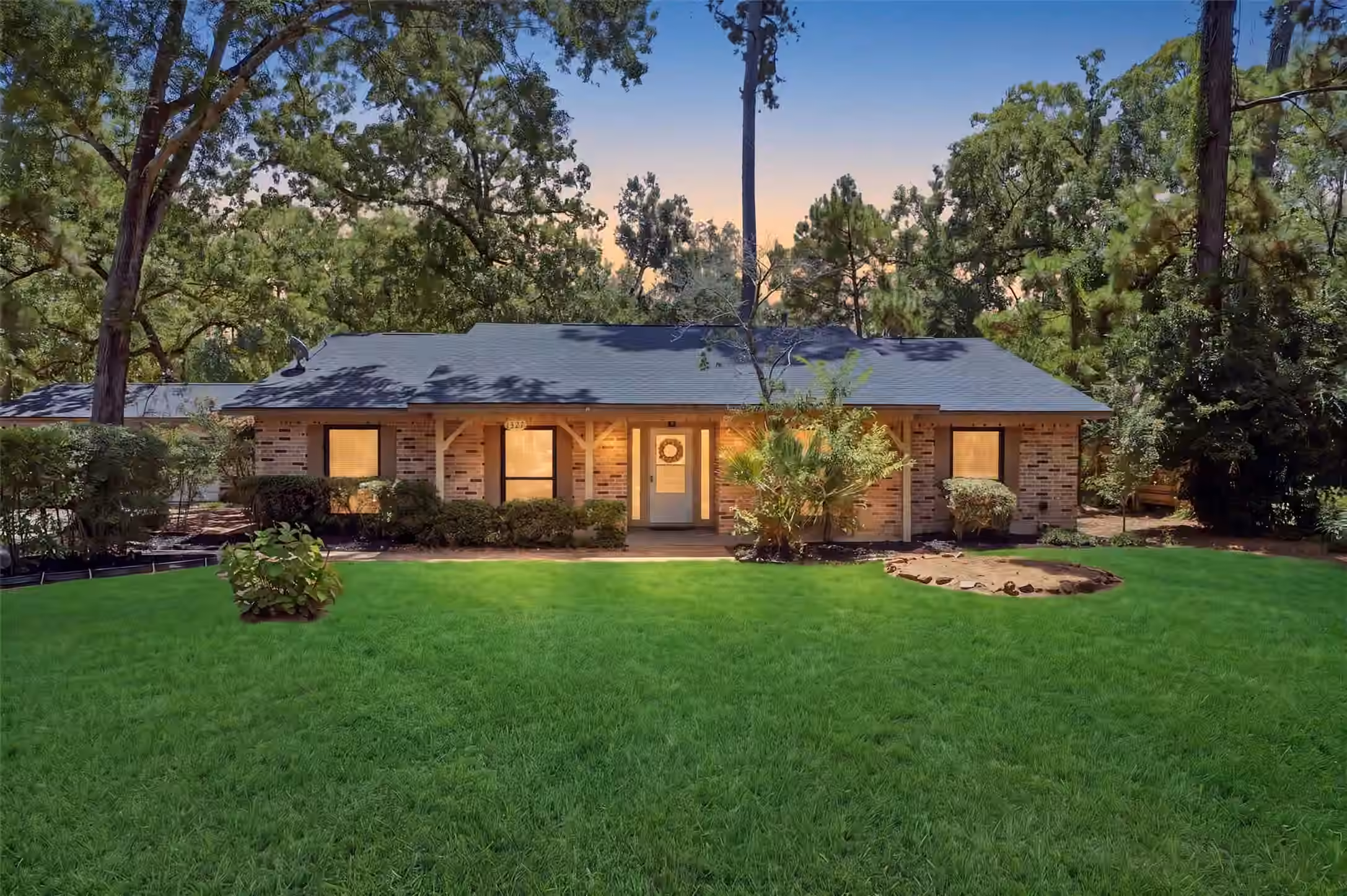 Photo of 1327 Castle Hill Trail, Kingwood, TX