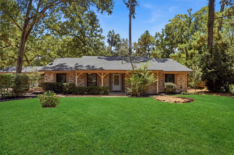 Photo 3 of 1327 Castle Hill Trail, Kingwood, TX