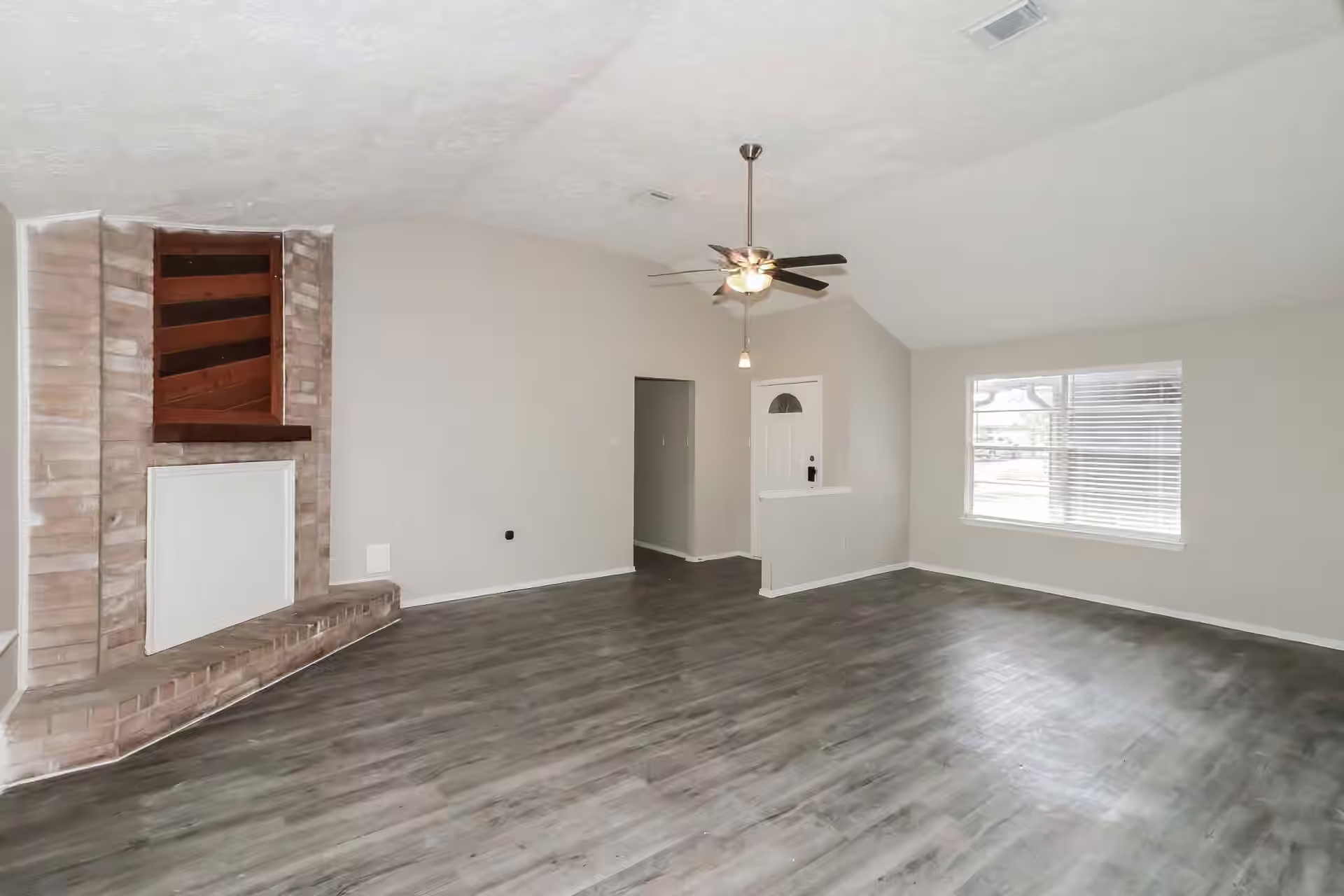 Photo 3 of 707 Brookford Drive, Missouri City, TX