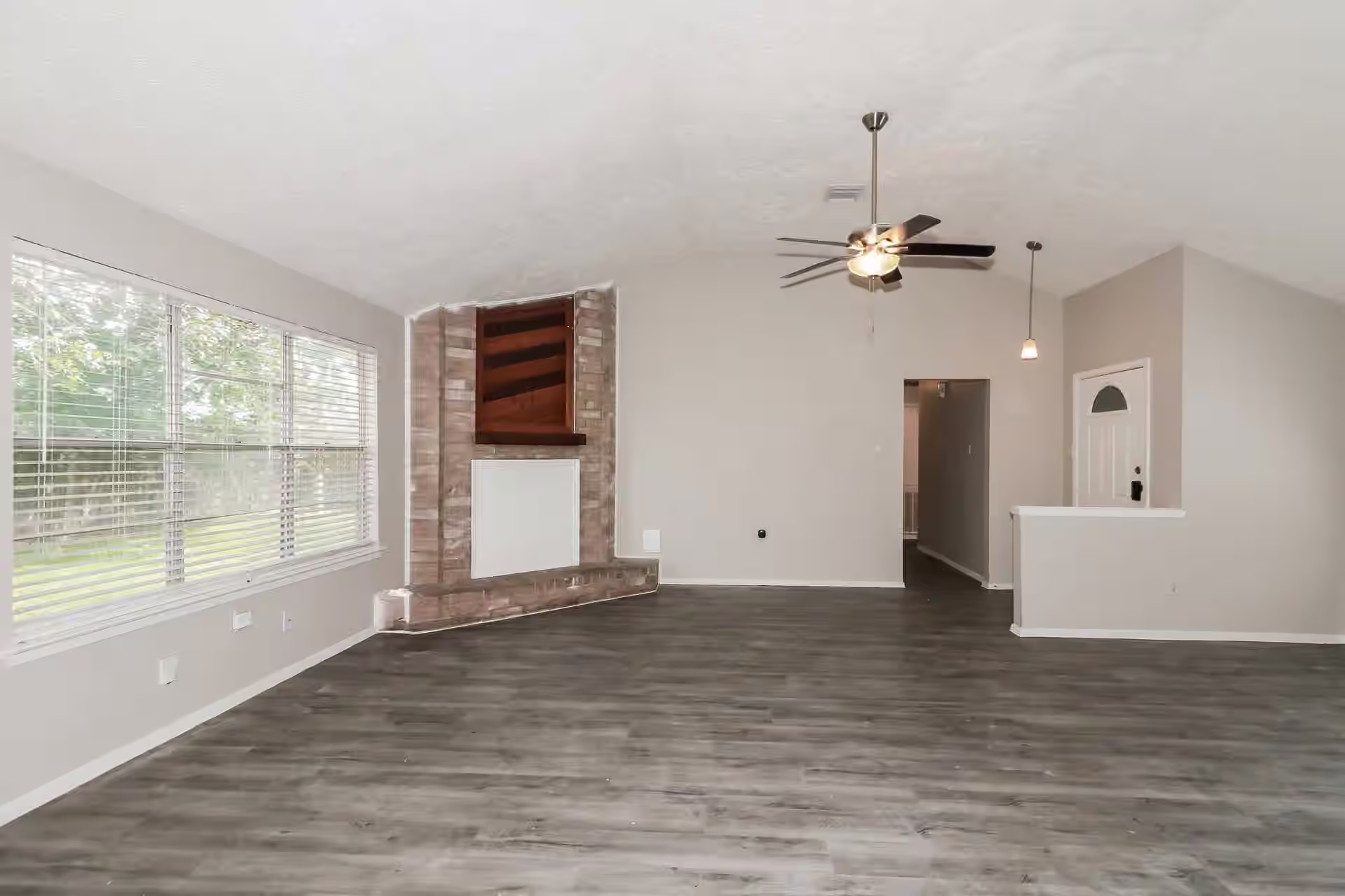 Photo 5 of 707 Brookford Drive, Missouri City, TX