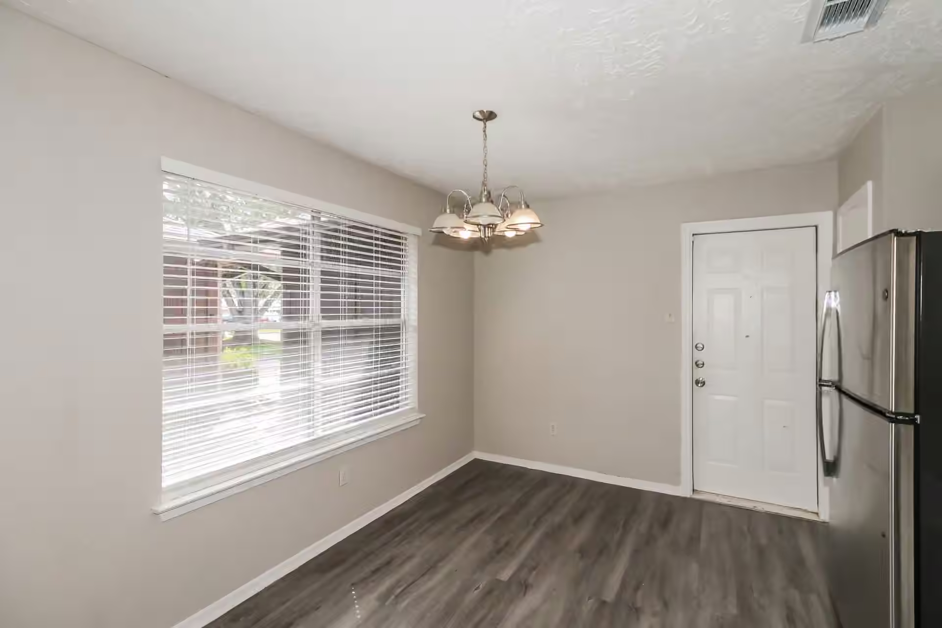 Photo 7 of 707 Brookford Drive, Missouri City, TX