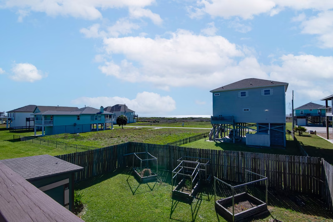 Photo 7 of 140 Ocean View Drive, Crystal Beach, TX