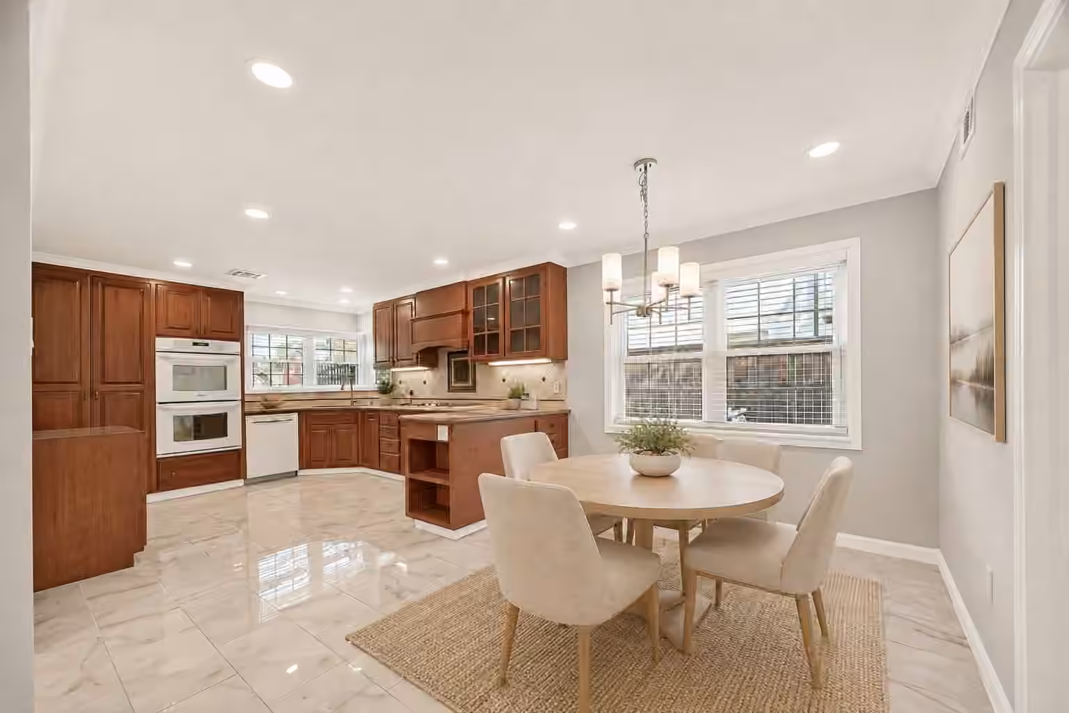 Photo 4 of 418 N Wilcrest Drive, Houston, TX