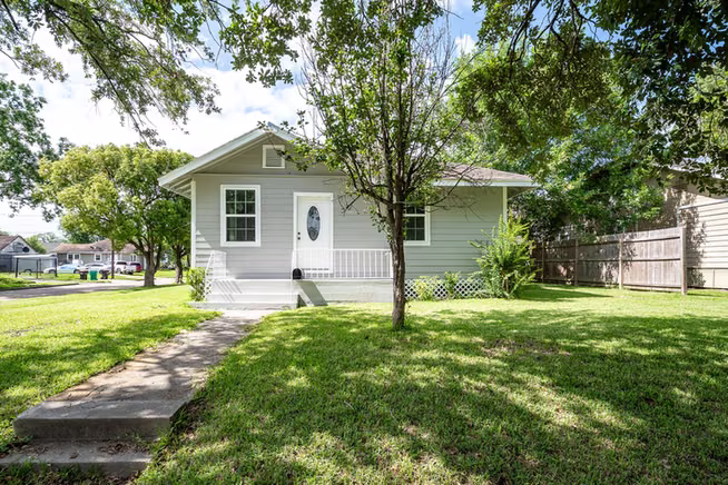 Photo of 3201 Iowa Street, Baytown, TX 77520