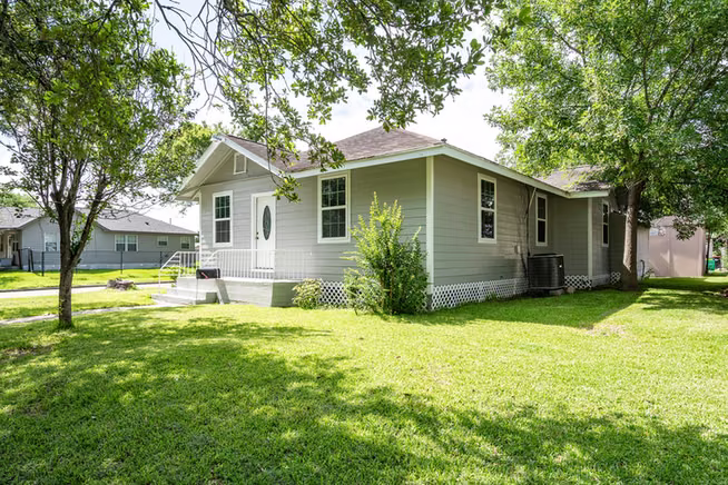 Photo 2 of 3201 Iowa Street, Baytown, TX