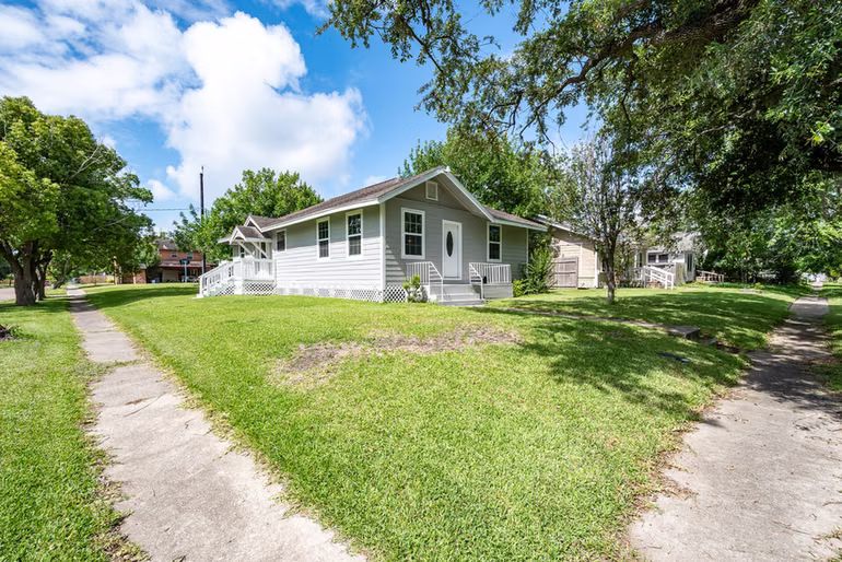 Photo 3 of 3201 Iowa Street, Baytown, TX